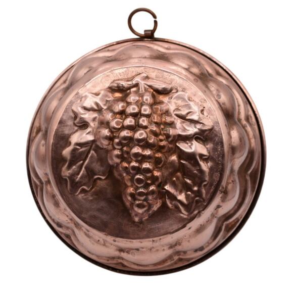 Vintage Copper Kitchen Mold Stamped "Made In Italy" Vineyard Grapes Mid Century - Picture 1 of 7
